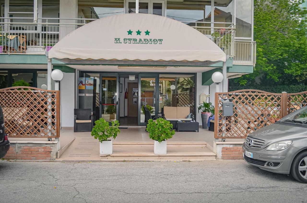 Hotel Stradiot Rimini Exteriör bild